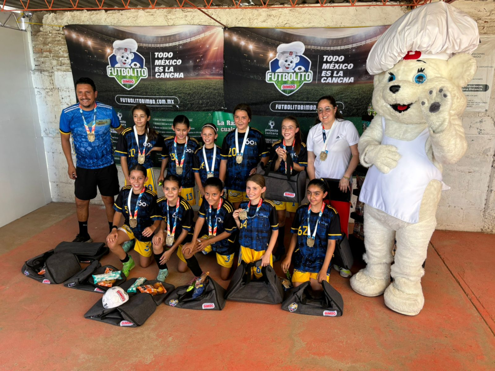 En la Copa Futbolito Bimbo 2024 a nivel nacional participaron más de 61 mil 501 jugadores que forman parte de los 5 mil 489 equipos inscritos a lo largo y ancho de la República Mexicana.